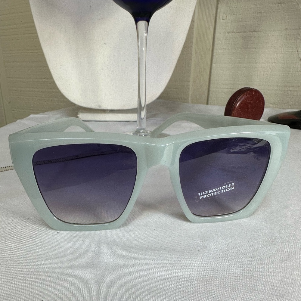 Smoky blue blinged fashion sunglasses